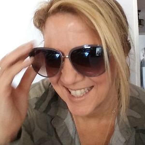 Meet your Posher, Helen